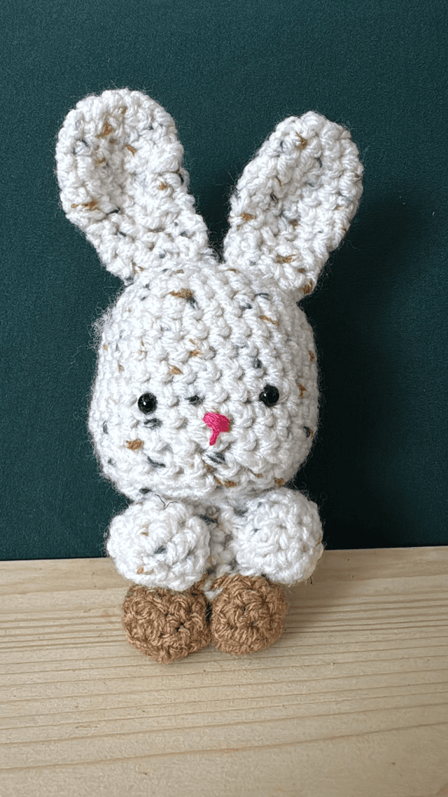 Small Woven Rabbit - Design 4